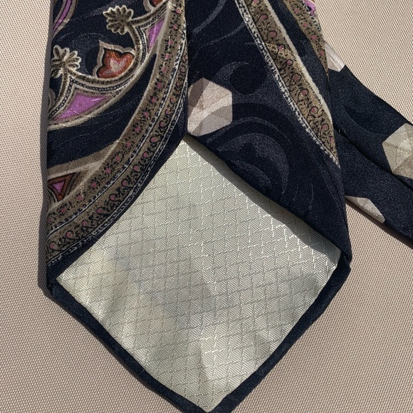 Vintage Pierre Balmain 100% silk tie - Picture 5 of 6